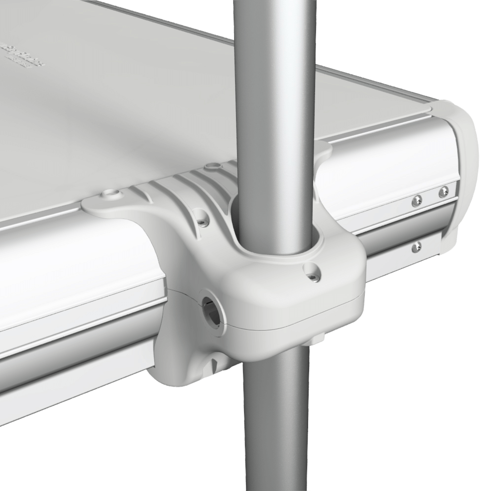 Närbild på EasyFloat stolpfäste som visar fästet mot stolpen